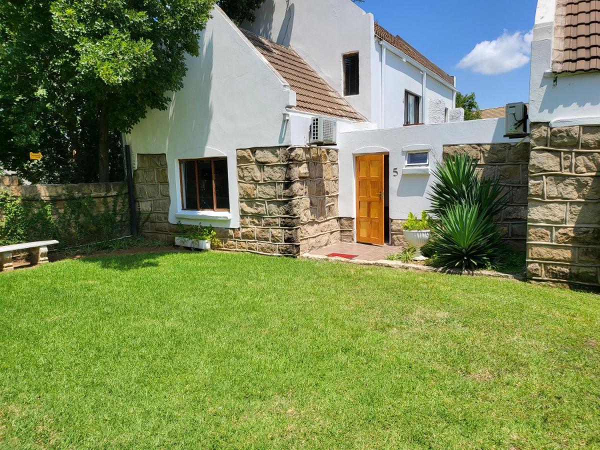 Sandstone Kroonstad Eksteriør billede